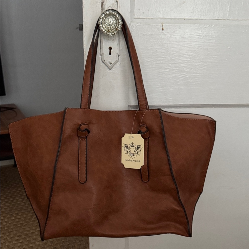 Luxurious Brown Leather Tote by [Brand]